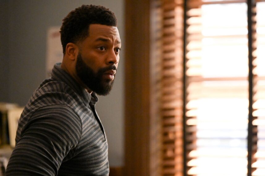 LaRoyce Hawkins como Kevin Atwater en el episodio 2 de la temporada 11 de 'Chicago PD'