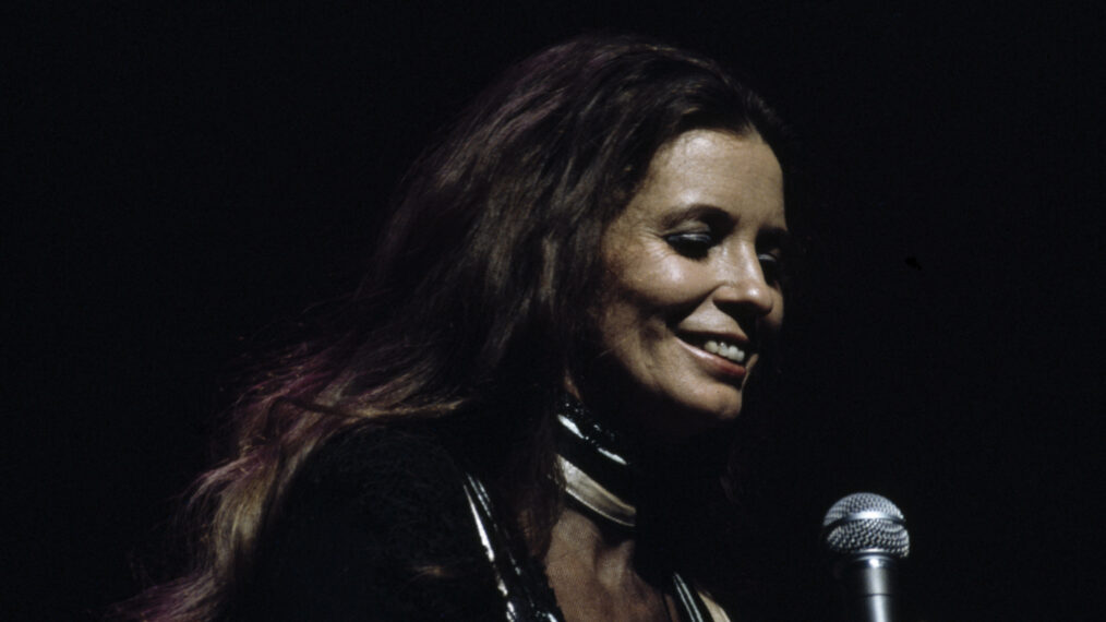 Una imagen fija de June Carter Cash presentada en 'June', transmitida por Paramount+