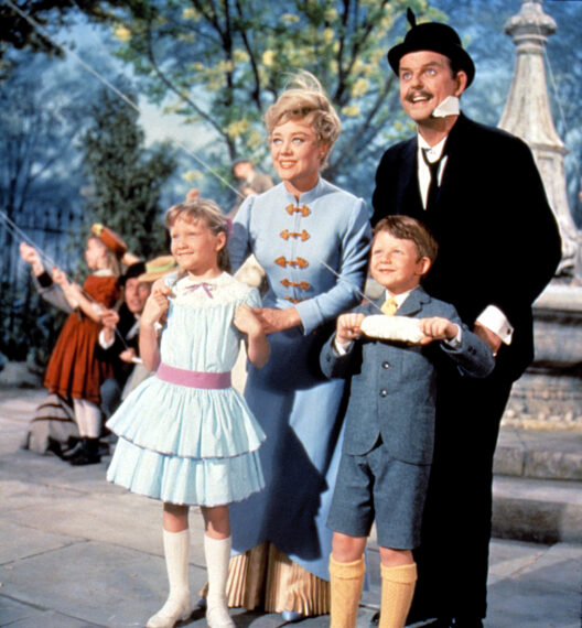 Karen Dotrice, Glynis Johns, Matthew Garber, David Tomlinson in 'Mary Poppins' (1964)