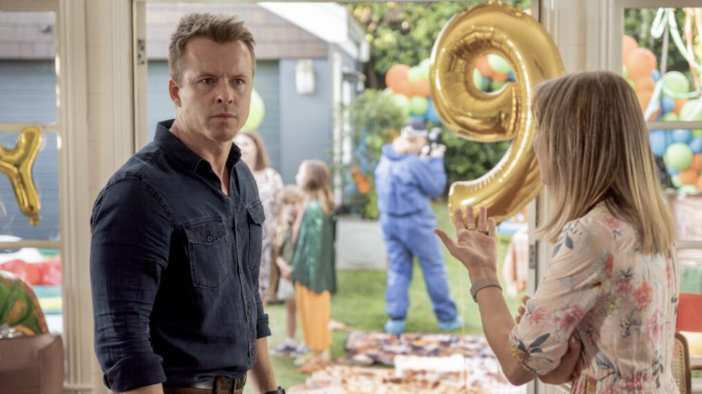 Todd Lasance als AFP-Verbindungsoffizier Sergeant Jim „JD“ Dempsey und Kate Jenkinson als Rebecca im Finale der ersten Staffel von „NCIS: Sydney“.