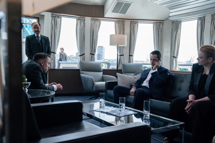 Fisher Stevens, Kieran Culkin, Jeremy Strong und Sarah Snook in Staffel 4 von „Succession“.