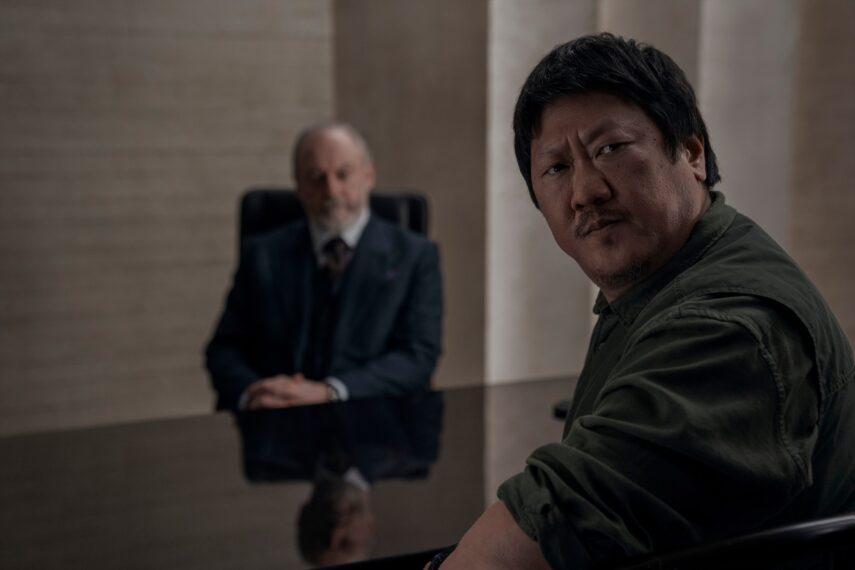 Liam Cunningham como Wade y Benedict Wong como Da Shi en '3 Body Problem'