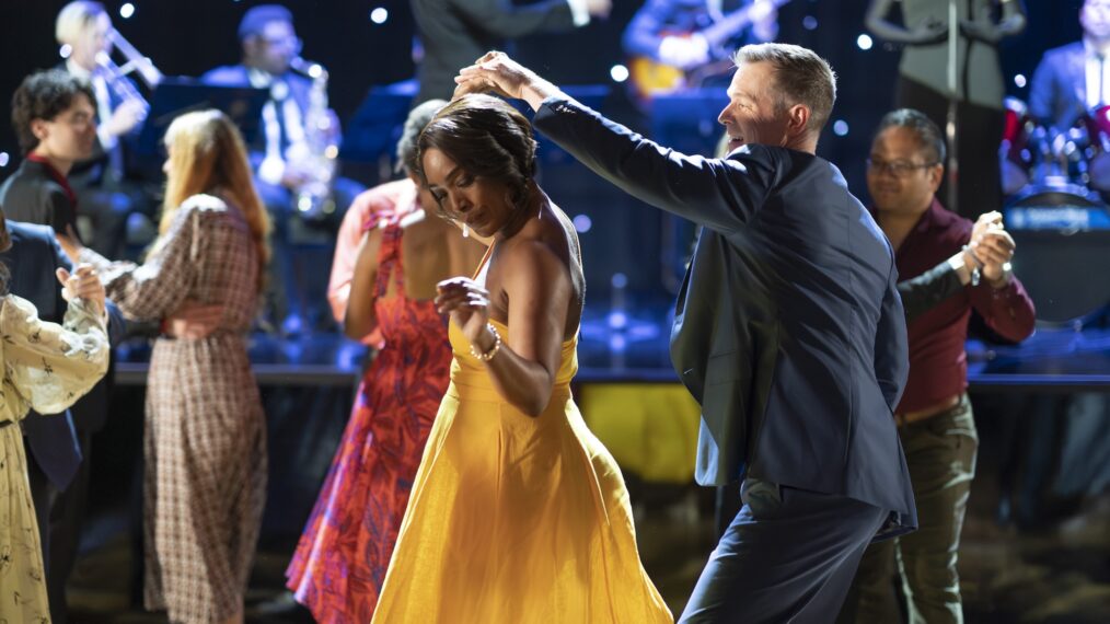 Angela Bassett dancing with Peter Krause in 9-1-1 - 'Abandon ‘Ships'