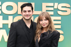 Christian DeAnda and Samantha Hanratty attend the 2024 People's Choice Awards