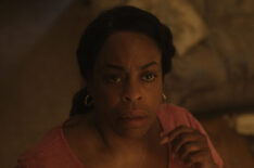 Niecy Nash in Dahmer Monster The Jeffrey Dahmer Story