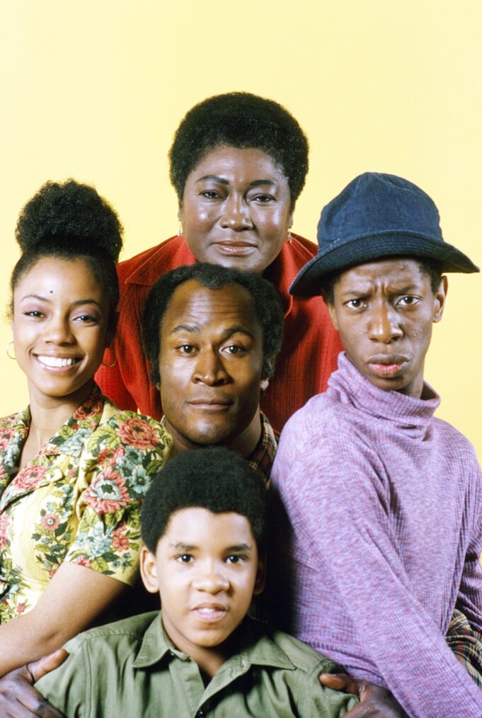 GOOD TIMES, clockwise from top, Esther Rolle, Jimmie Walker, Ralph Carter, BernNadette Stanis, John Amos, 1974-79. ph: Gene Trindl / TV Guide / ©CBS / courtesy Everett Collection