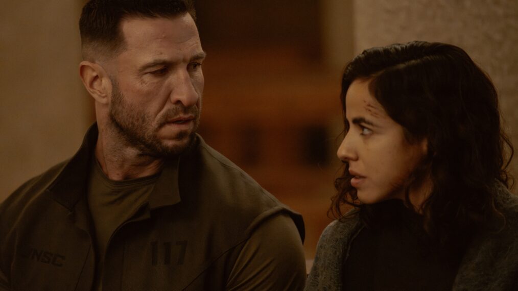 Pablo Schreiber as Master Chief and Cristina Rodlo as Corporal Perez in Halo - episode 3, season 2
