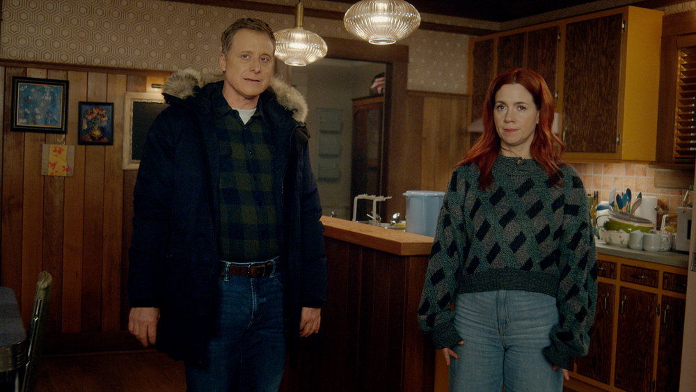 Alan Tudyk as Harry Vanderspeigle, Alice Wetterlund as D'Arcy Bloom — 'Resident Alien'