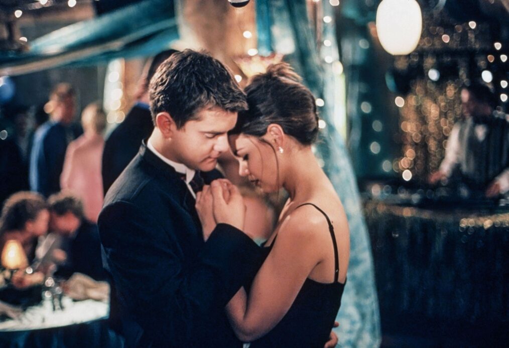 Joshua Jackson and Katie Holmes in Dawson's Creek