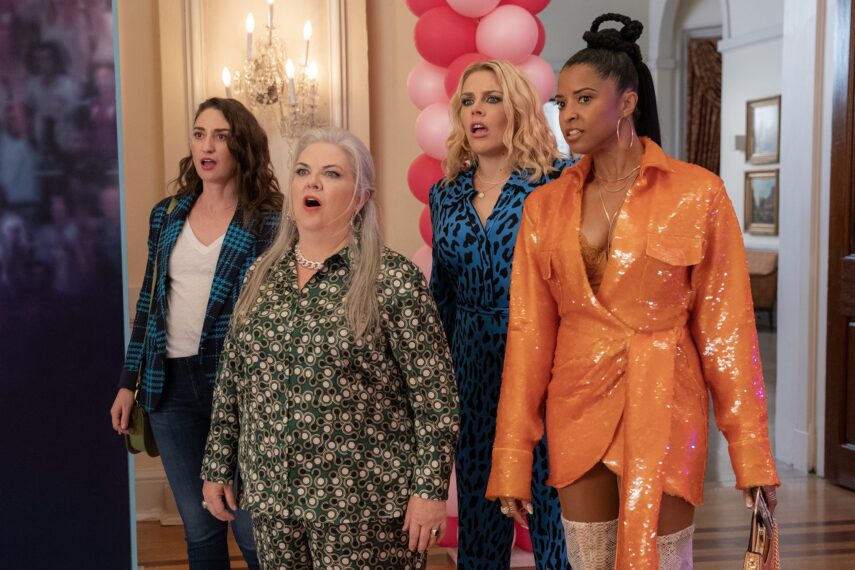 Sara Bareilles como Dawn, Paula Pell como Gloria, Busy Philipps como Summer y Renee Elise Goldsberry como Wickie en 'Girls5eva'