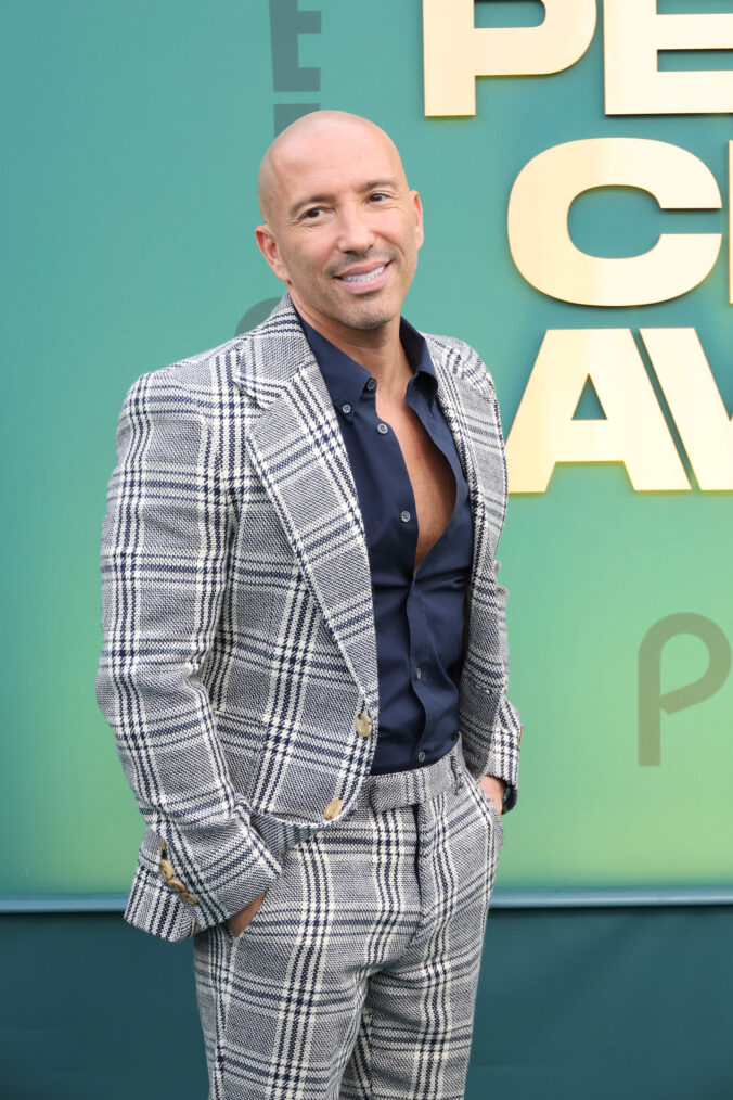ason Oppenheim attends the 2024 People's Choice Awards