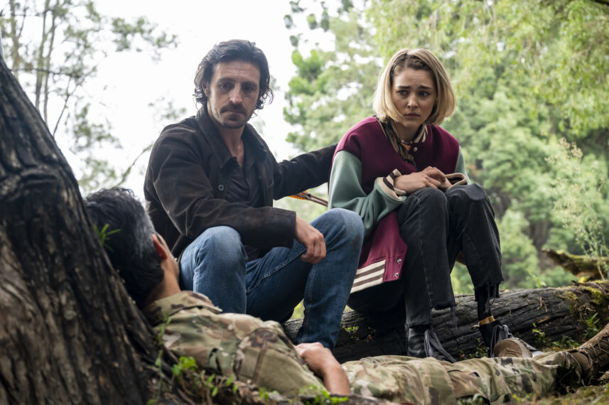 Eoin Macken como Gavin, Zyra Gorecki como Izzy - 'La Brea' Temporada 3 Episodio 5