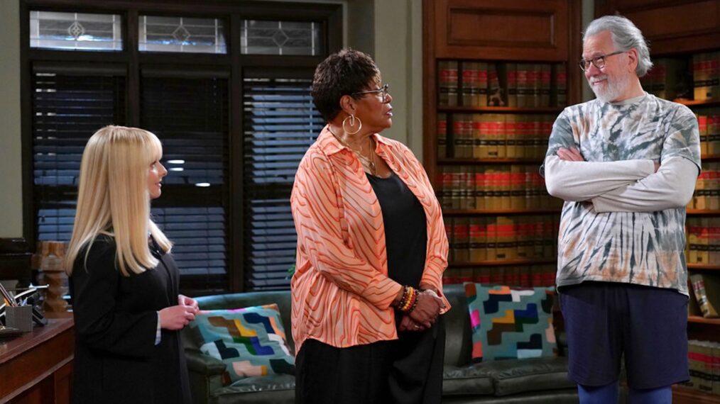 Melissa Rauch as Abby Stone, Marsha Warfield as Roz, John Larroquette as Dan Fielding — 'Night Court' Season 2 Premiere