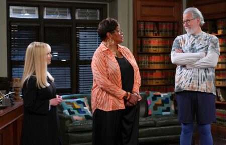 Melissa Rauch as Abby Stone, Marsha Warfield as Roz, John Larroquette as Dan Fielding — 'Night Court' Season 2 Premiere