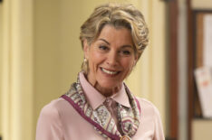 Wendie Malick in 'Not Dead Yet' Season 2 Episode 4