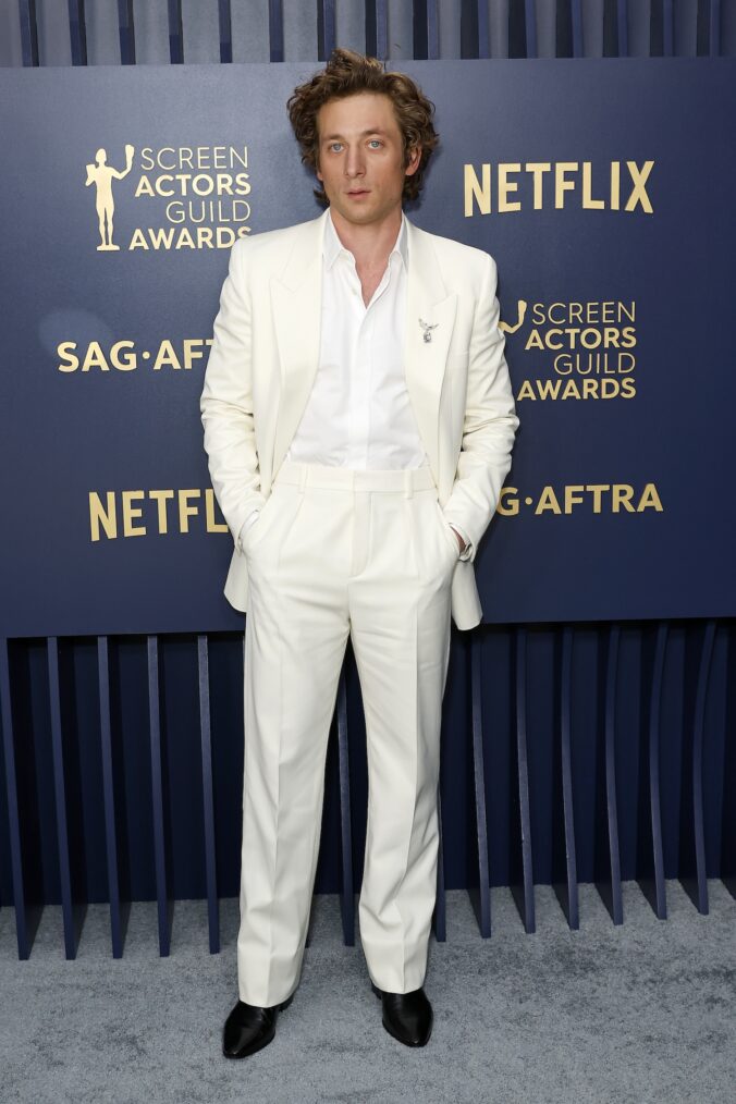 Jeremy Allen White at the 2024 SAG Awards