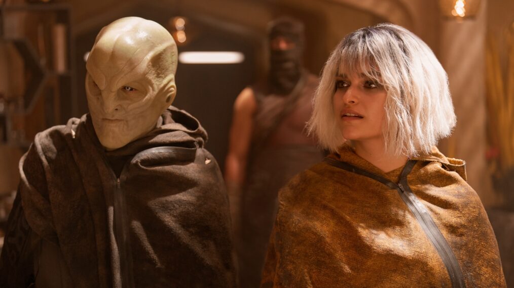 Elias Toufexis as L'ak and Eve Harlow as Moll — 'Star Trek: Discovery' Season 5