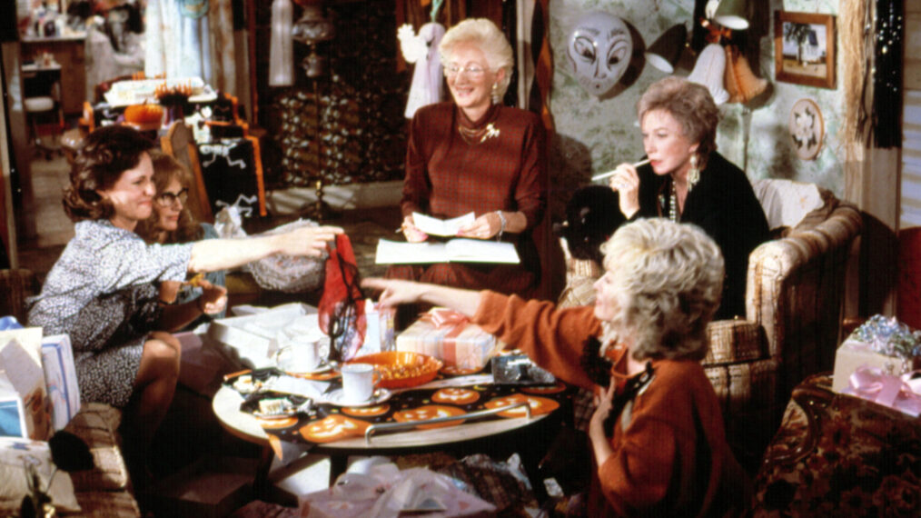 Sally Field, Daryl Hannah, Olympia Dukakis, Shirley MacLaine, and Dolly Parton in Steel Magnolias