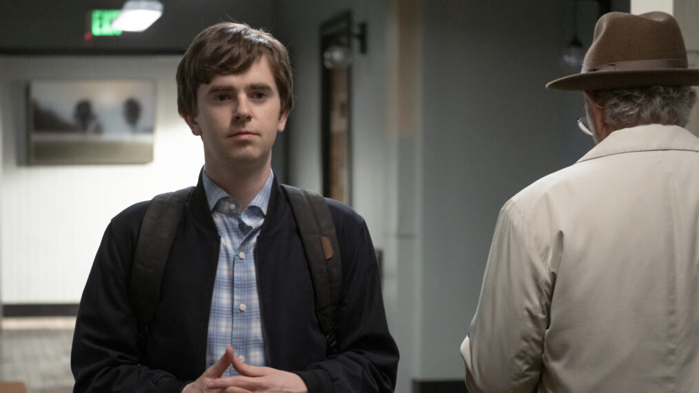 Freddie Highmore passing Richard Schiff in 'The Good Doctor' Season 7 Episode 1