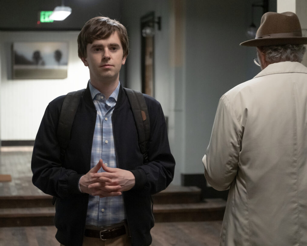 Freddie Highmore passing Richard Schiff in 'The Good Doctor' Season 7 Episode 1