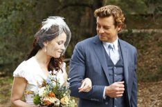Robin Tunney and Simon Baker in The Mentalist