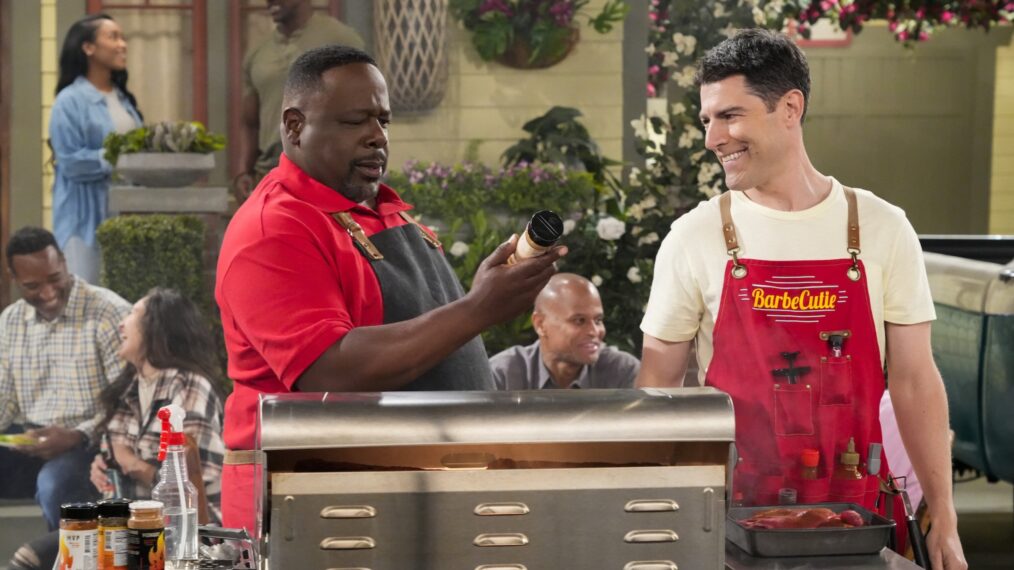 Cedric The Entertainer como Calvin y Max Greenfield como Dave - Estreno de la sexta temporada de 'The Neighborhood'