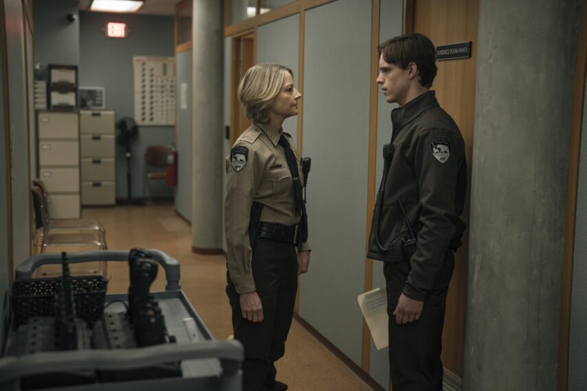 Jodie Foster und Finn Bennett in Staffel 4 von „True Detective“.