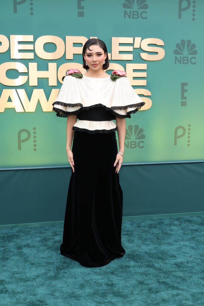Xochitl Gomez attends the 2024 People's Choice Awards
