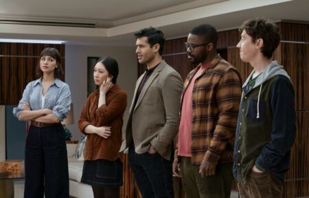 Eiza González as Auggie Salazar, Jess Hong as Jin Cheng, Saamer Usmani as Raj Varma, Jovan Adepo as Saul Durand, Alex Sharp as Will Downing in 3 Body Problem - Season 1, Episode 3