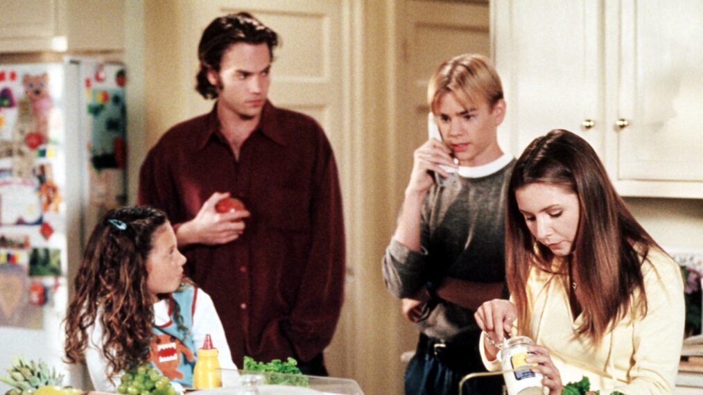 Mackenzie Rosman, Barry Watson, David Gallagher, and Beverley Mitchell in '7th Heaven'