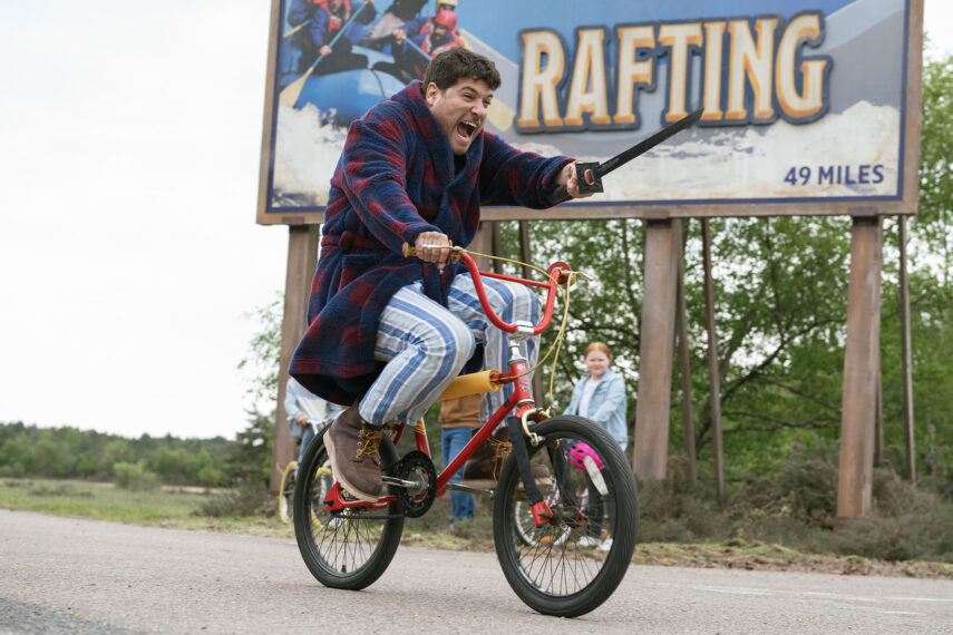 Adam Pally fährt in Knuckles Fahrrad