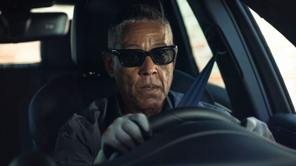 Giancarlo Esposito como burgués gris en la parroquia