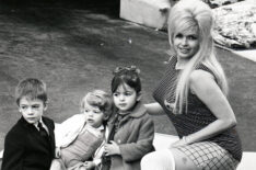 Jayne Mansfield with her children, Miklos, Zoltan and Mariska, Hollywood, USA, April 1967