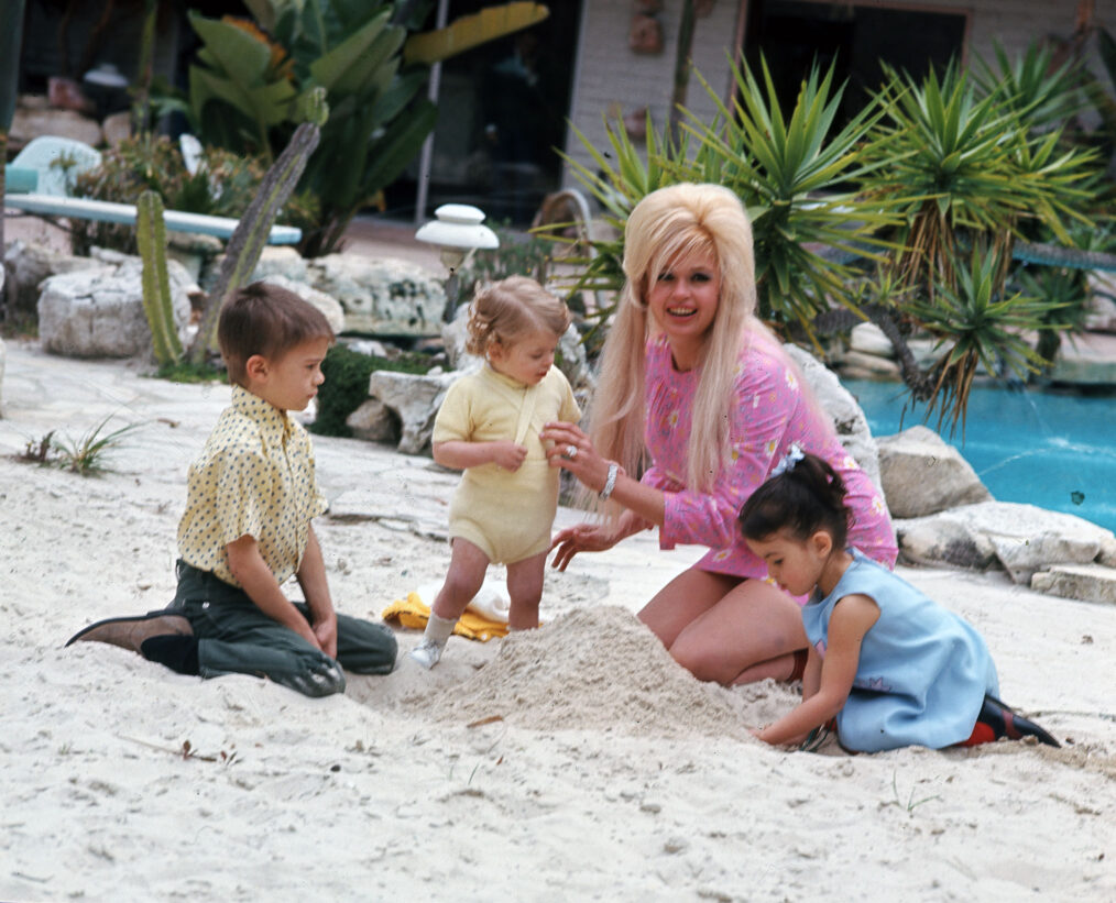 Hollywood, USA, March 1967, Actress Jayne Mansfield with her children