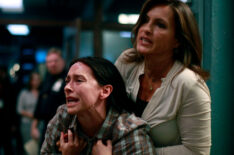 Jennifer Love Hewitt as Vicki, Mariska Hargitay as Det. Olivia Benson Law & Order: Special Victims Unit - 'Behave'