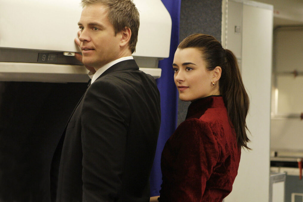 Michael Weatherly as Special Agent Tony DiNozzo and Cote de Pablo as Probationary NCIS Agent Ziva David on NCIS