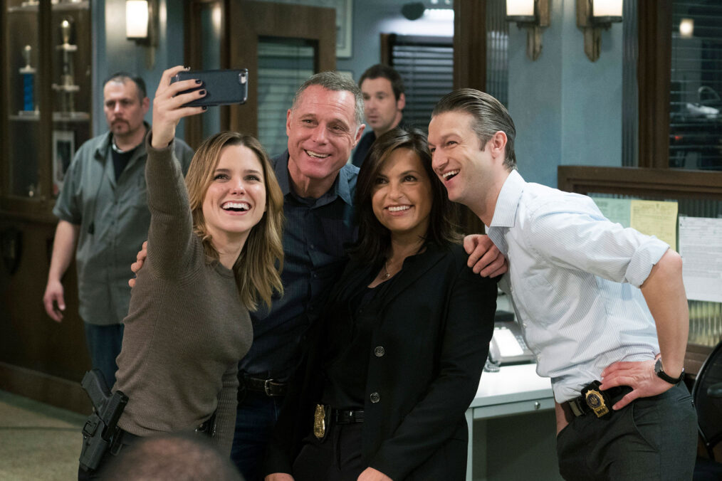 Sophia Bush as Det. Erin Lindsay, Jason Beghe as Hank Voight, Mariska Hargitay as Detective Olivia Benson, Peter Scanavino as Dominick 