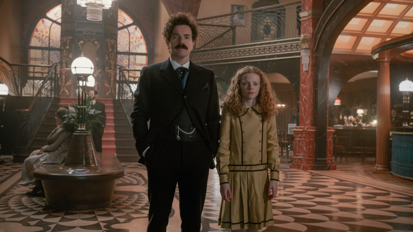 Ewan McGregor as Count Rostov and Alexa Goodall as Nina in 'A Gentleman in Moscow' - Season 1, Episode 1