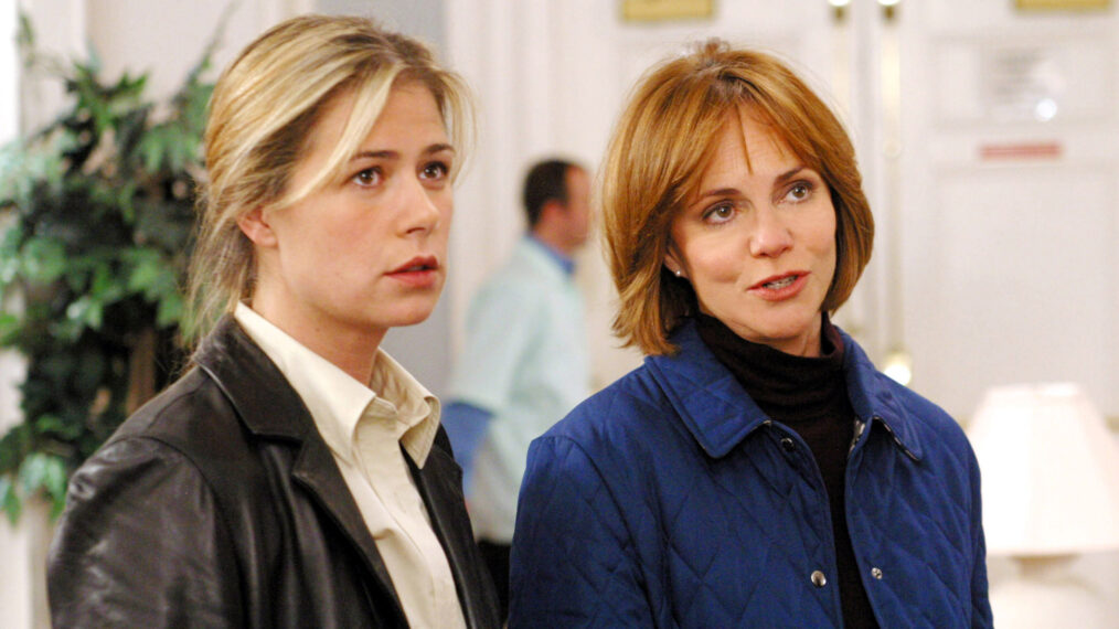 Maura Tierney as Abby Lockart and Sally Field as Maggie Wyczenski in 'ER'