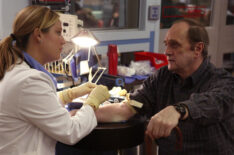 Sherry Stringfield as Susan Lewis and Bob Newhart as Ben Hollander in 'ER'
