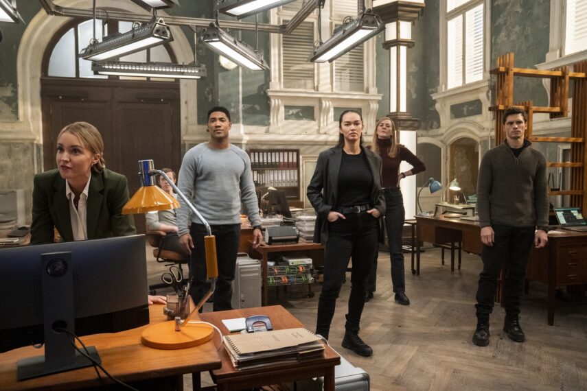 Christina Wolfe als Special Agent Amanda Tate, Carter Redwood als Special Agent Andre Raines, Vinessa Vidotto als Special Agent Cameron Vo, Eva-Jane Willis als Europol-Agentin Megan „Smitty“ Garretson und Greg Hovanessian als Damien Powell – Staffel „FBI: International“. 3 Folge 4