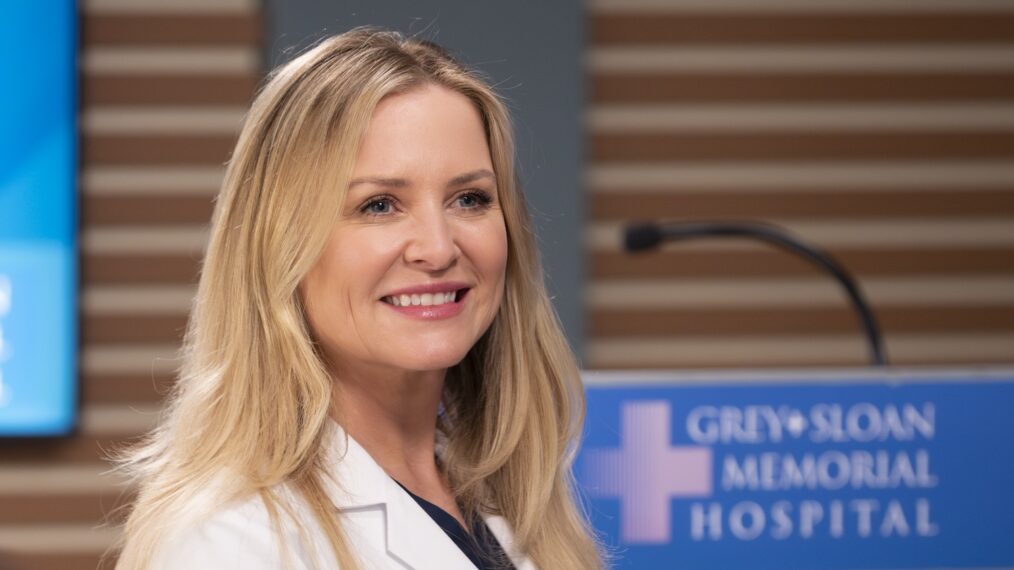 'Grey's Anatomy' Promo Reveals Why Arizona Returns (VIDEO)