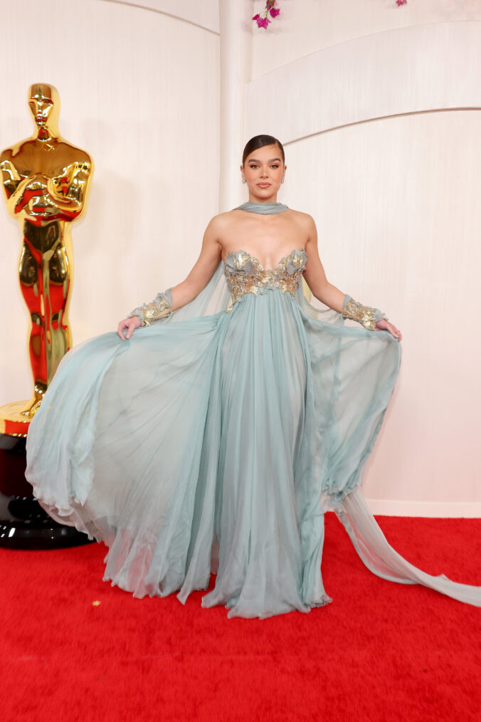 Hailee Steinfeld attends the 96th Annual Academy Awards