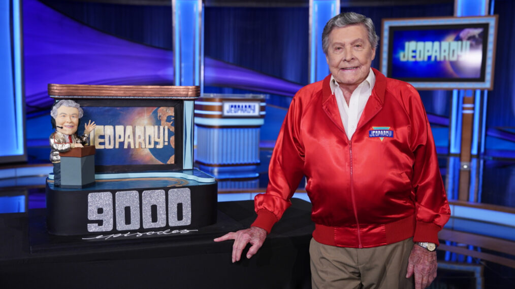 'Jeopardy!' announcer Johnny Gilbert on set for 9,000th episode celebration