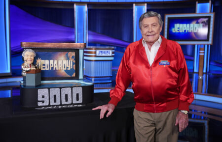 'Jeopardy!' announcer Johnny Gilbert on set for 9,000th episode celebration