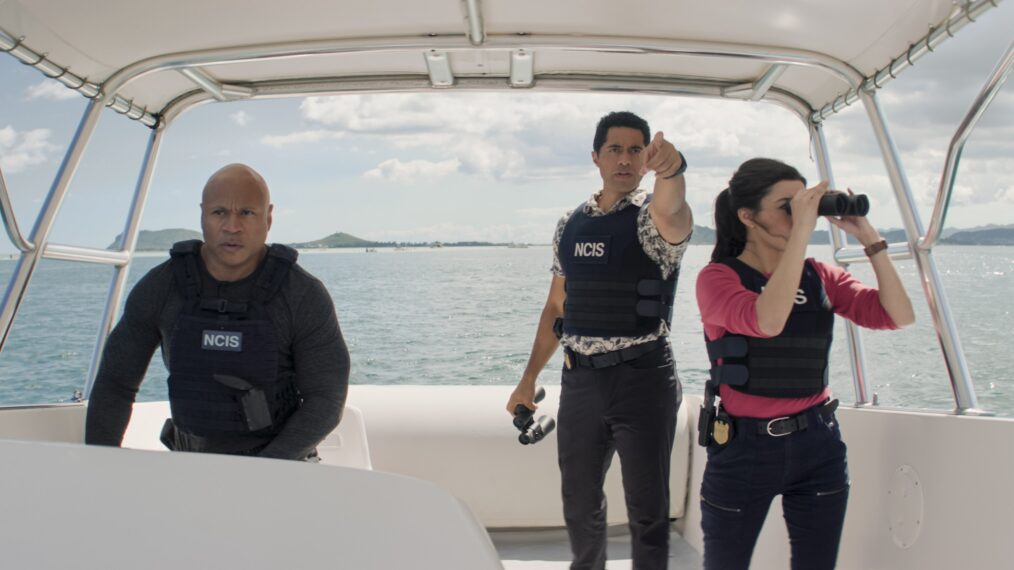 LL Cool J als Sam Hanna, Alex Tarrant als Kai Holman und Yasmine Al-Bustami als Lucy Tara – „NCIS: Hawai'i“, Staffel 3, Folge 6