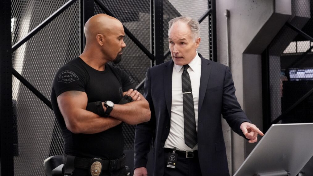 Shemar Moore como Daniel 'Hondo' Harrelson y Patrick St. Esprit como el comandante Robert Hicks - Temporada 7, Episodio 5 de 'SWAT'