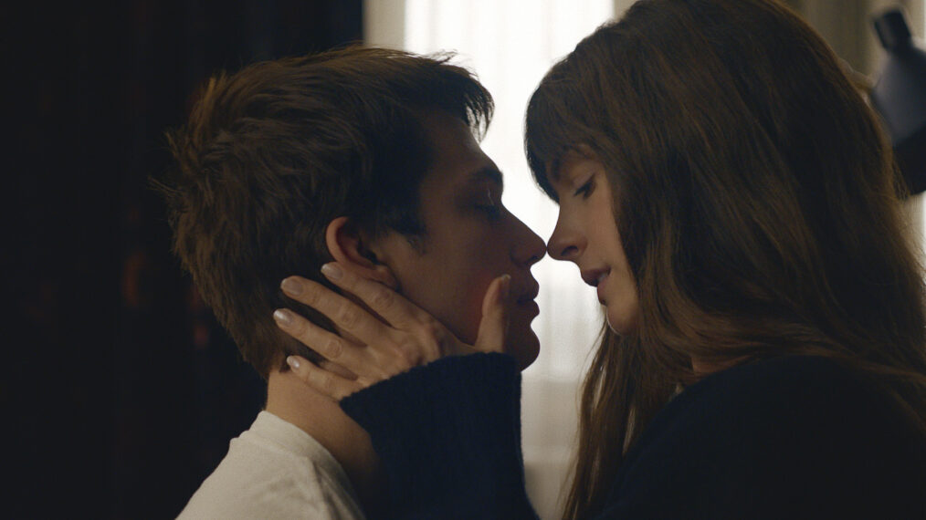 Nicholas Galitzine y Anne Hathaway en 'La idea de ti'