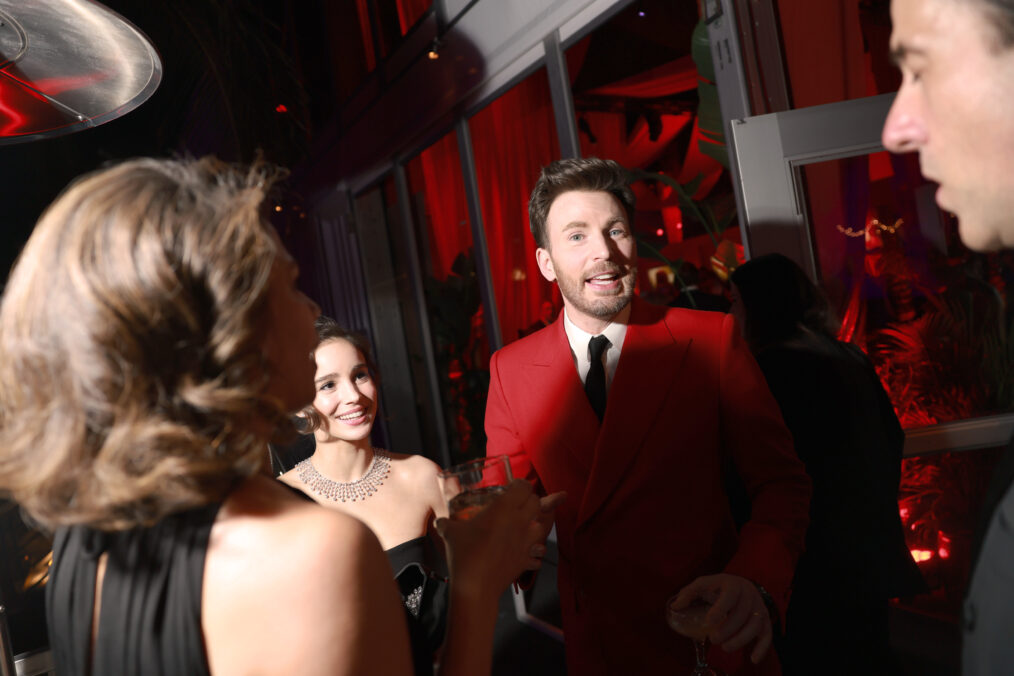 Alba Baptista and Chris Evans attend the 2024 Vanity Fair Oscar Party Hosted By Radhika Jones at Wallis Annenberg Center for the Performing Arts on March 10, 2024 in Beverly Hills, California.