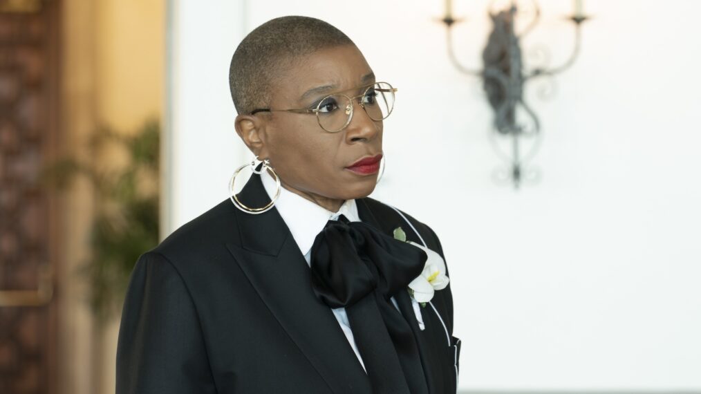 Aisha Hinds as Hen in '9-1-1' Season 7 Episode 6 